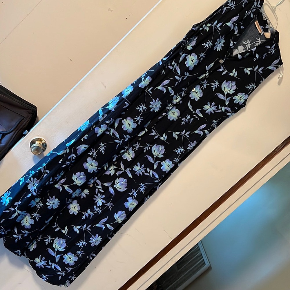 Bottom front collar dress